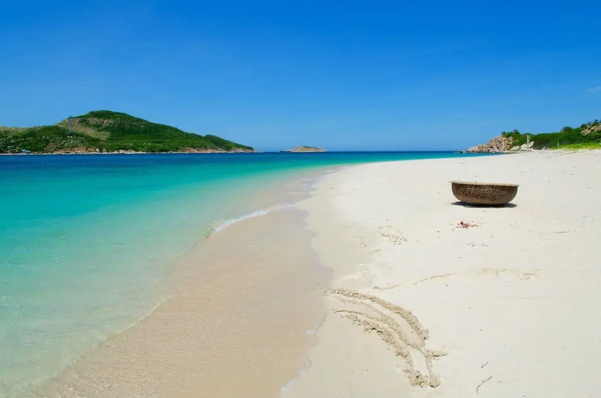 Bai Chuoi Banana Beach Nha Trang secluded cove
