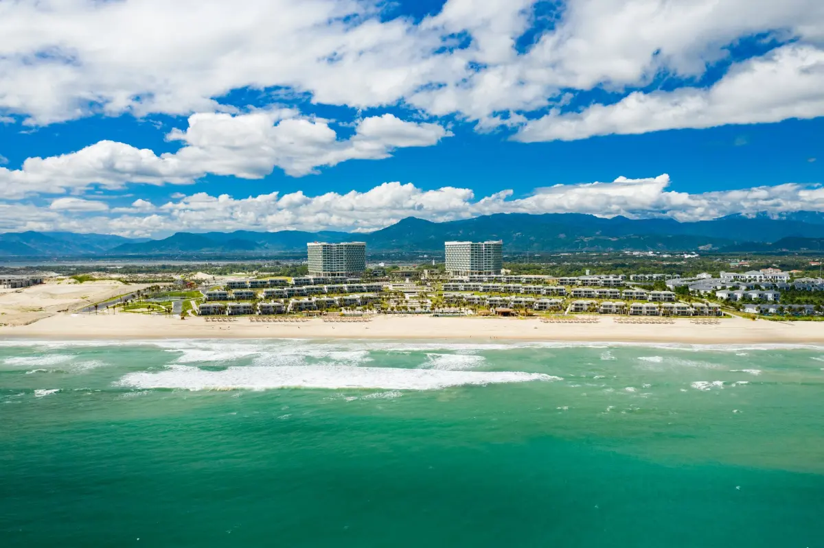 Bai Dai Cam Ranh beach luxury resorts