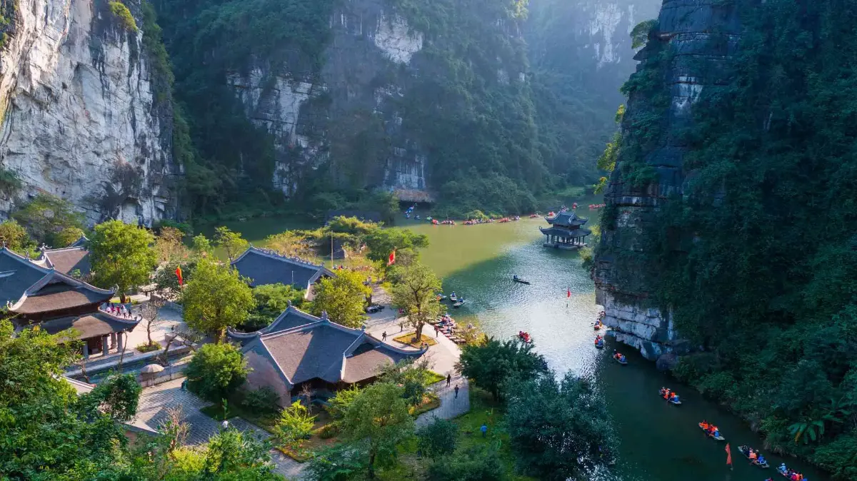 Tam Coc boat trip in Ninh Binh