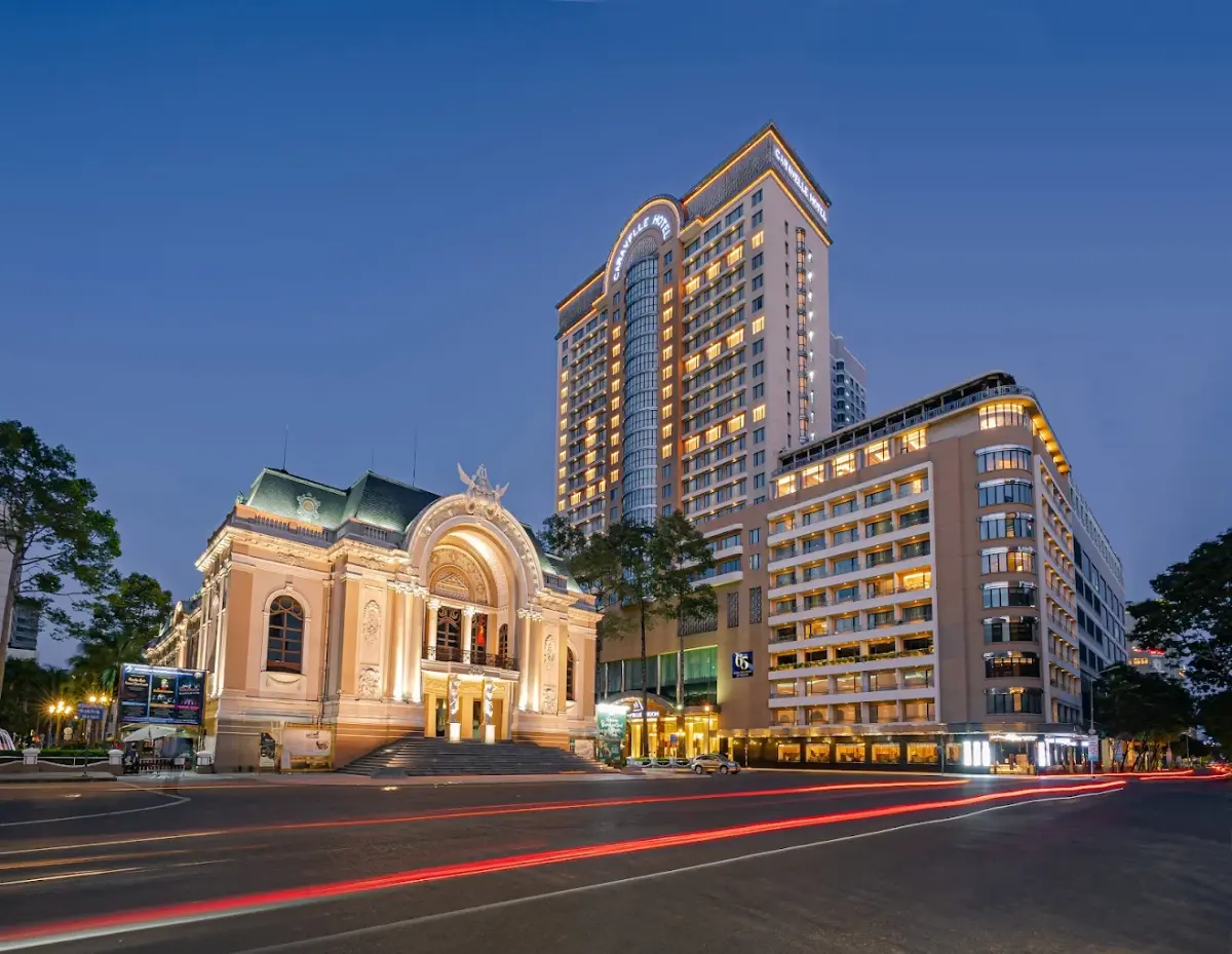 Caravelle Hotel Saigon - Historic rooftop bar